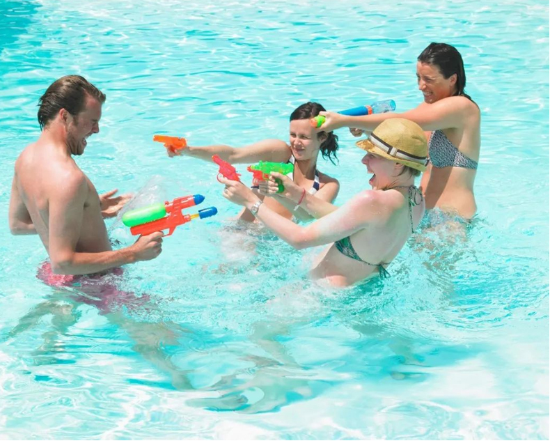 室內泳池什么“咖位”？居然用專業定制的除濕機！??！